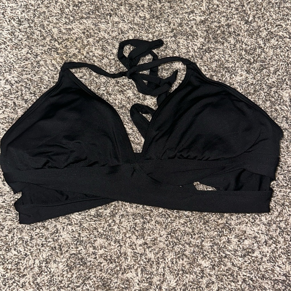 Cute Black Top With Openings!🖤